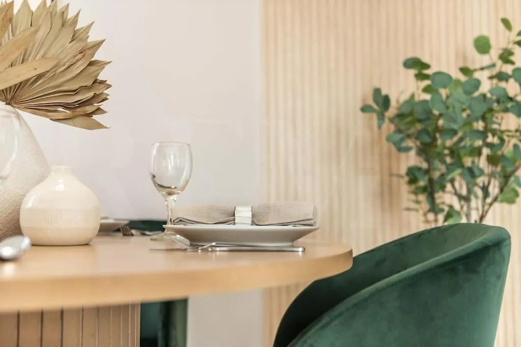 Stay And Support - Charitable Apartments By Rems Malaga